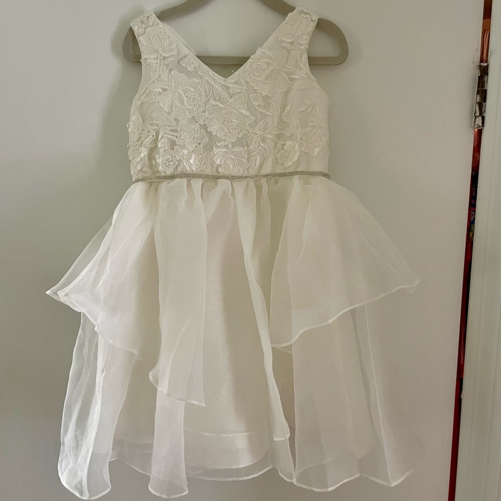 NWT David’s Bridal ivory flower girl dress size 3T